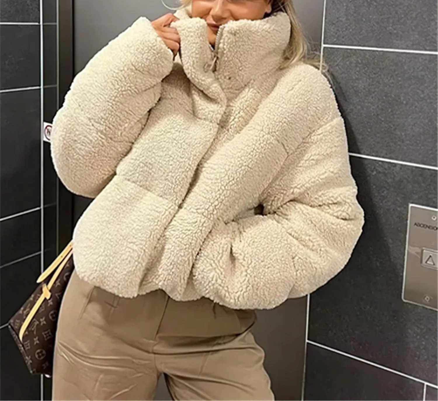 chouyatou Women's Winter Warm Cropped Sherpa Puffer Jacket Casual Baggy Quilted Short Down Coat