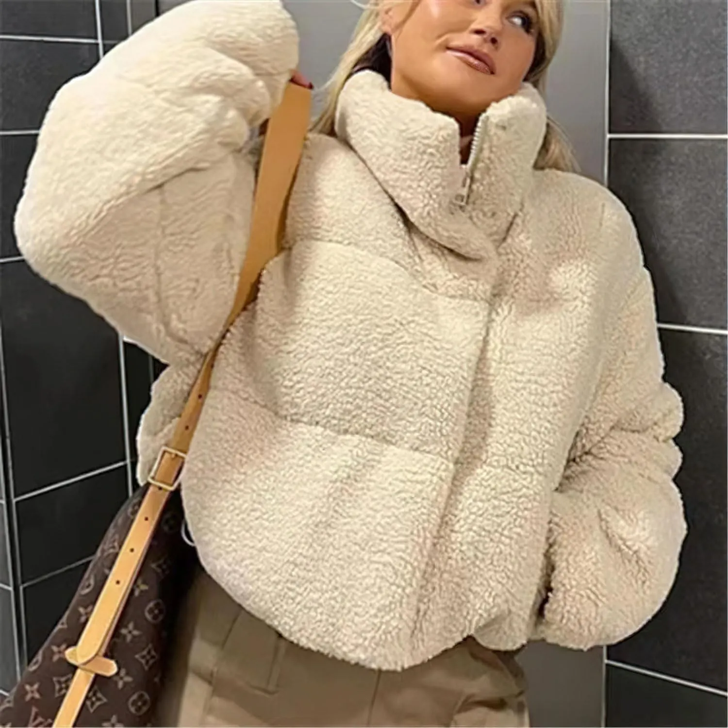 chouyatou Women's Winter Warm Cropped Sherpa Puffer Jacket Casual Baggy Quilted Short Down Coat