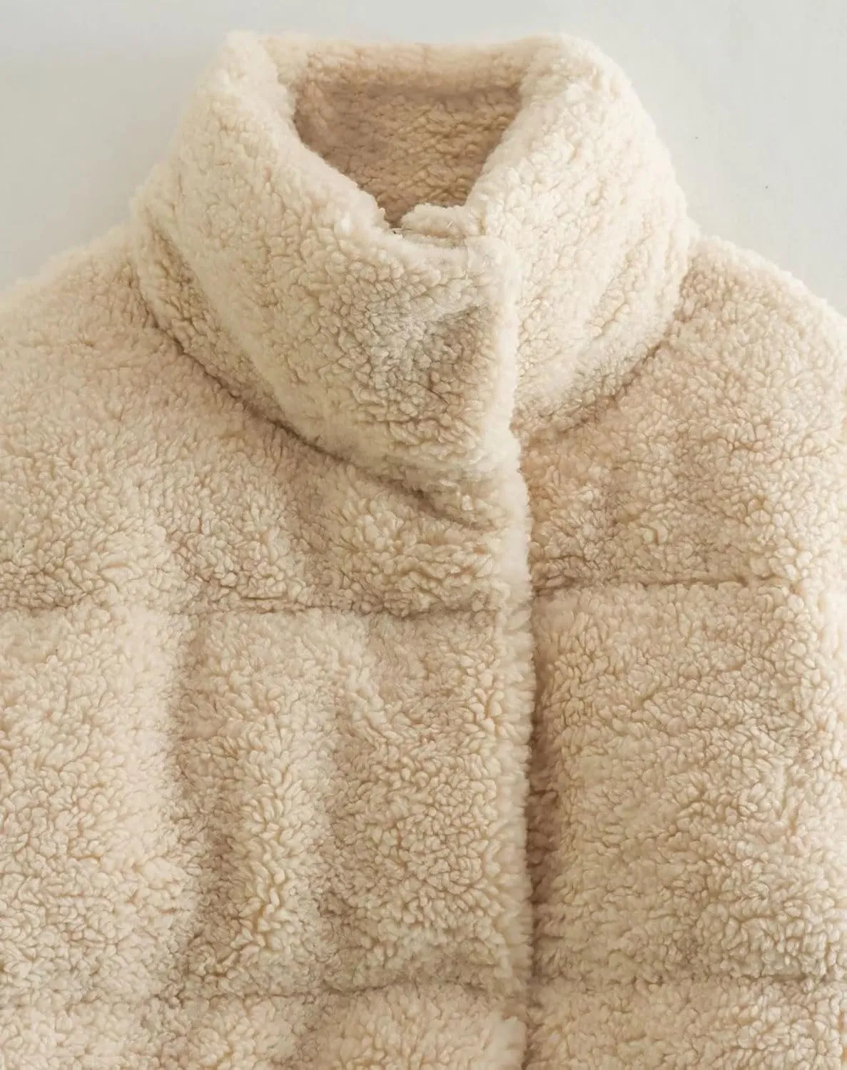 chouyatou Women's Winter Warm Cropped Sherpa Puffer Jacket Casual Baggy Quilted Short Down Coat
