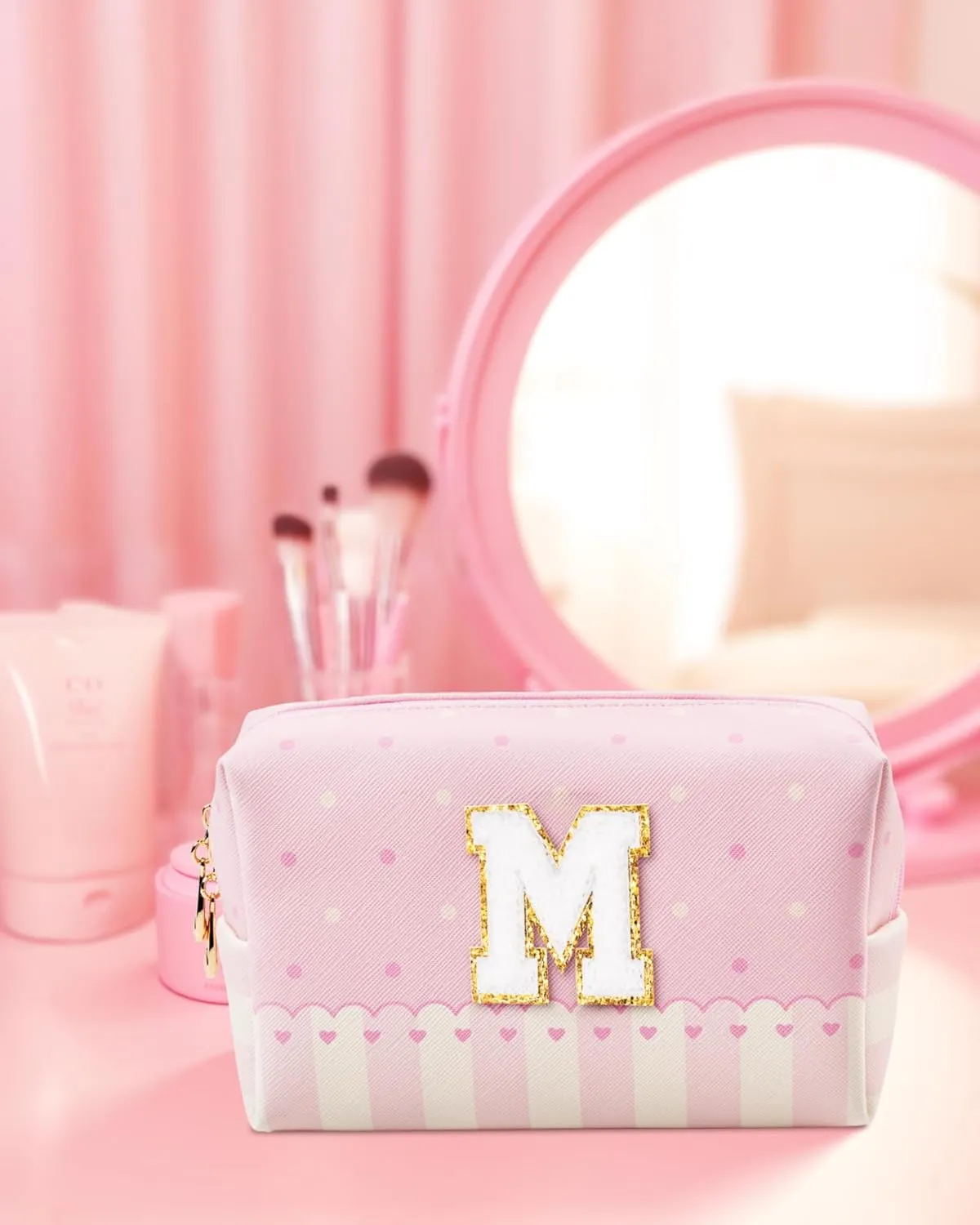 Gifts for Teen Girls Kids, Personalized Portable Cosmetic Bag for Travel, Cute Makeup Pouch, PU Leather Waterproof Toiletry Bag, Preppy Things for Girl (Letter Q)