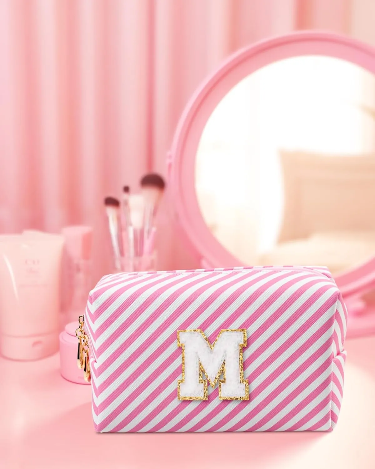 Initial Makeup Bags for Teen Girls Kids, Personalized Portable Cosmetic Bag for Travel, Cute Makeup Pouch, PU Leather Waterproof Toiletry Bag, Preppy Things for Girl (Letter Q)