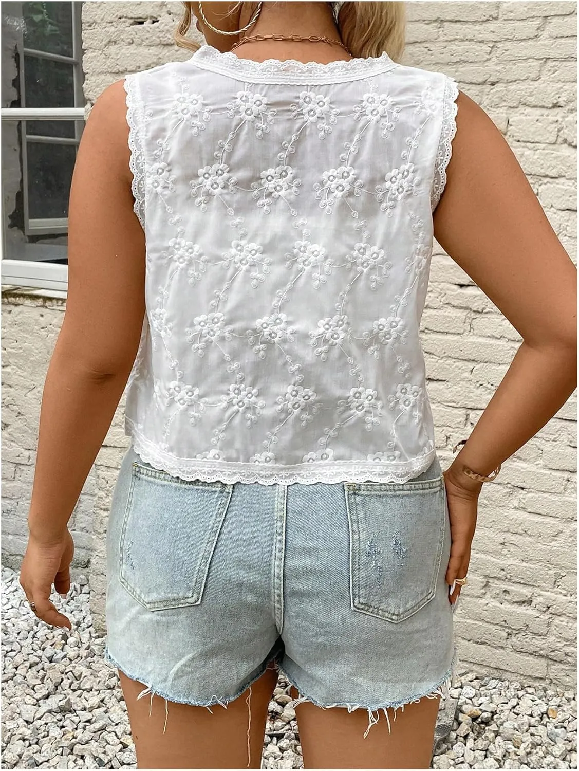SHENHE Women's Plus Size Lace Trim Floral Embroidered Sleeveless Button Down Blouse Vest Top