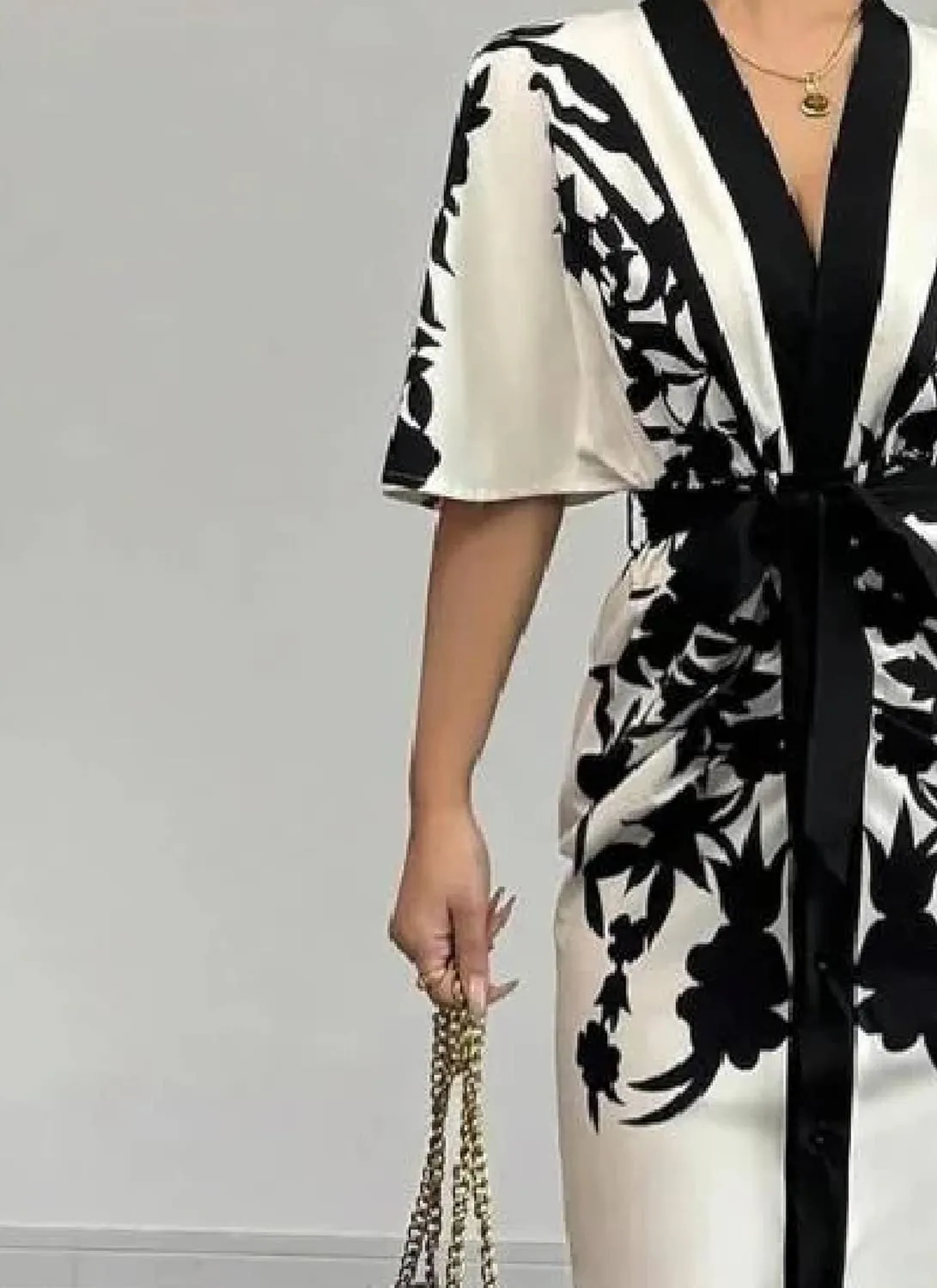 Womens Maxi Dress Black and White V-Neck Short Sleeve Floral Print Hip-Hugging 2025 Spring Summer Casual Dress